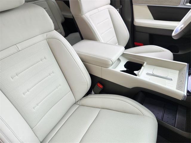 new 2025 Hyundai Santa Fe car, priced at $49,025