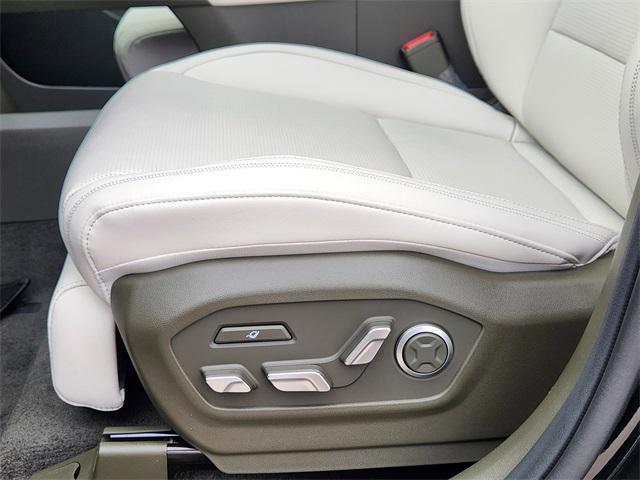 new 2025 Hyundai Santa Fe car, priced at $49,025