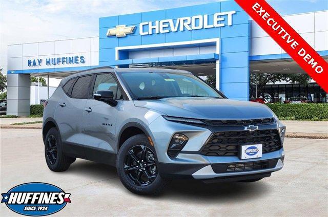 new 2025 Chevrolet Blazer car