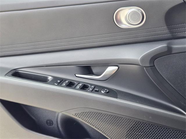 new 2025 Hyundai ELANTRA HEV car, priced at $26,980