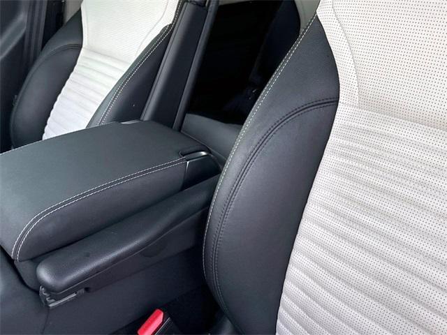 used 2022 Land Rover Discovery car, priced at $32,547