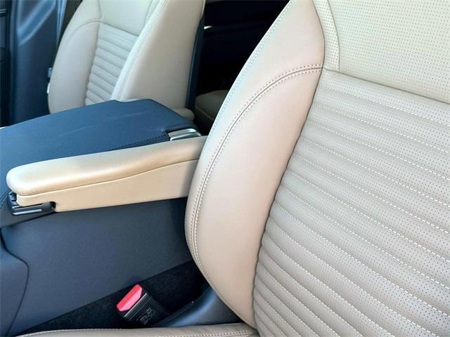 new 2025 Land Rover Discovery car, priced at $71,028