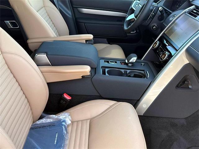 new 2025 Land Rover Discovery car, priced at $71,028