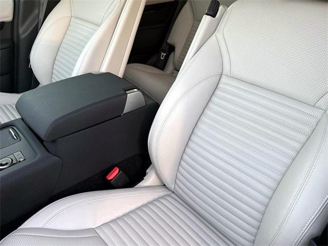 new 2024 Land Rover Discovery car, priced at $55,998