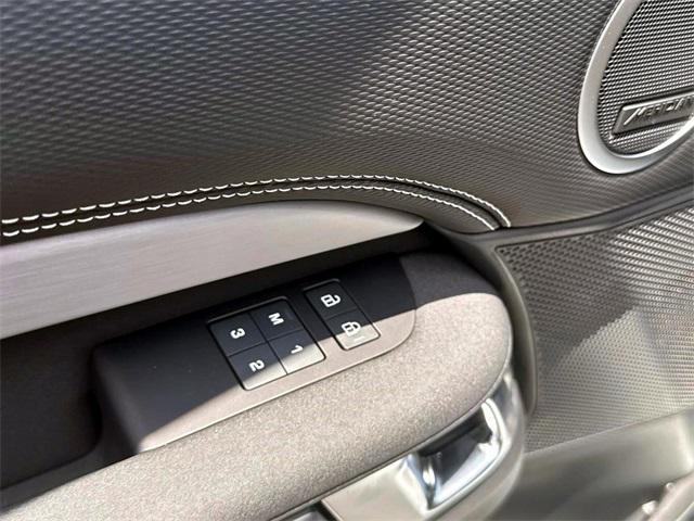 new 2025 Land Rover Discovery car, priced at $81,125