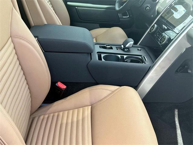 new 2025 Land Rover Discovery car, priced at $81,125