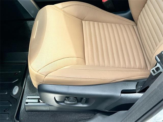new 2024 Land Rover Discovery car, priced at $69,103