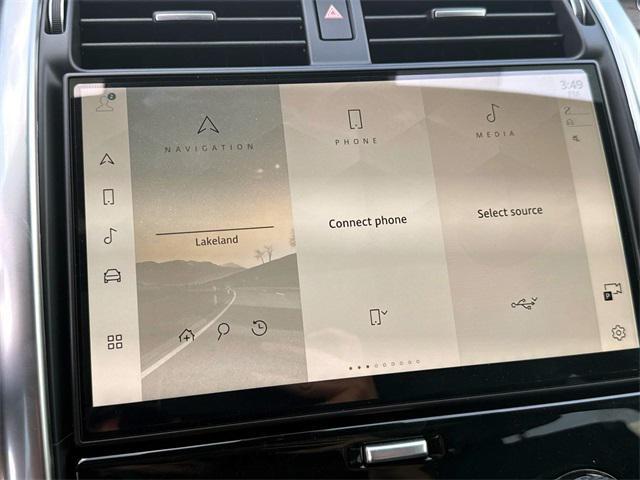 new 2024 Land Rover Discovery car, priced at $70,718
