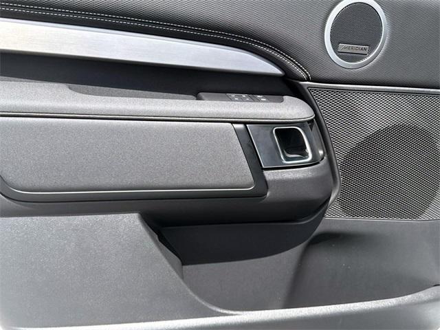 new 2025 Land Rover Discovery car, priced at $69,800