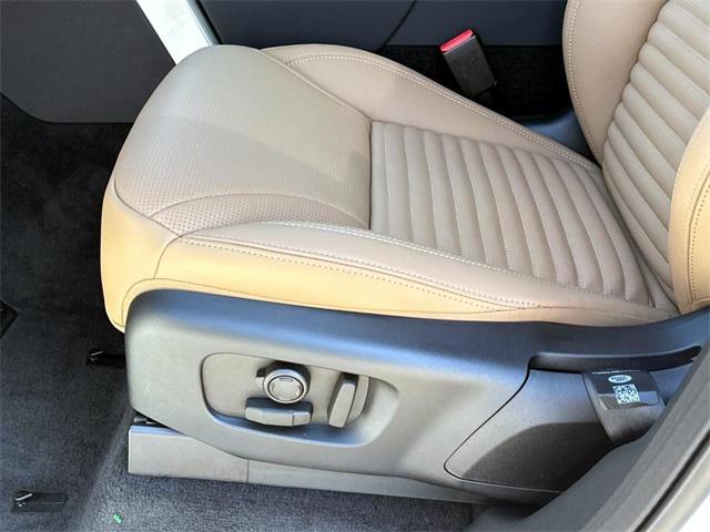 new 2025 Land Rover Discovery car, priced at $67,778