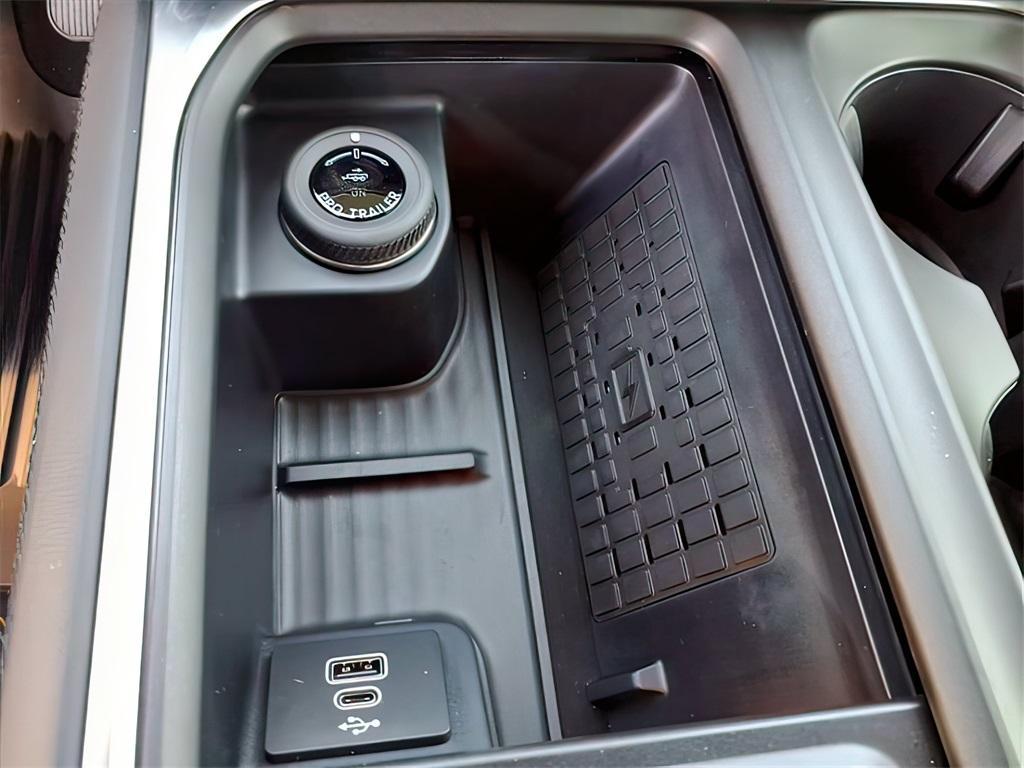 new 2025 Ford Expedition car, priced at $83,185