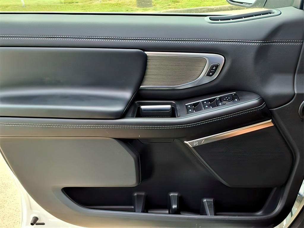 new 2025 Ford Expedition car, priced at $78,950