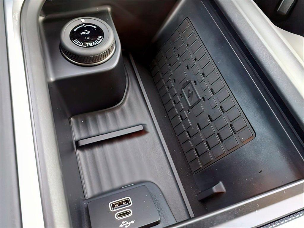 new 2025 Ford Expedition car, priced at $83,500
