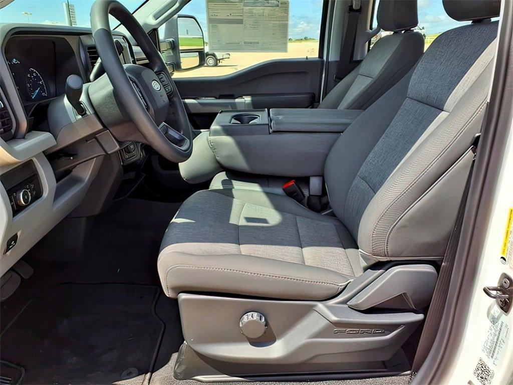 new 2025 Ford F-250 car, priced at $67,641