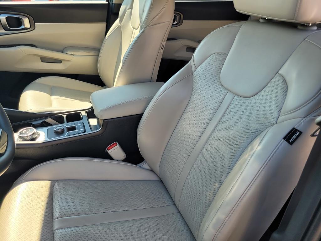 used 2023 Kia Sorento Hybrid car, priced at $29,379