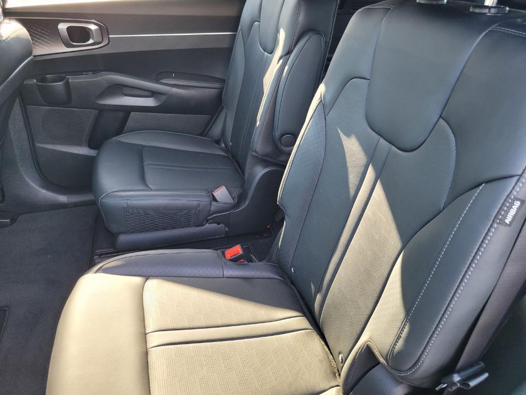 used 2025 Kia Sorento Hybrid car, priced at $36,877