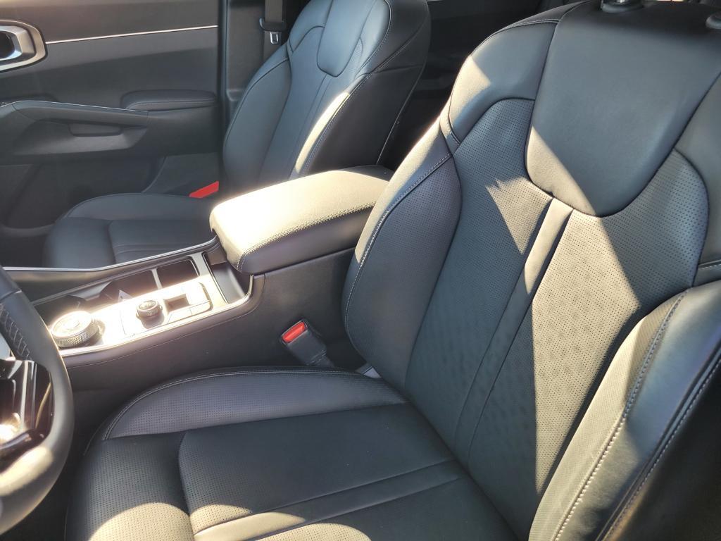 used 2025 Kia Sorento Hybrid car, priced at $36,877