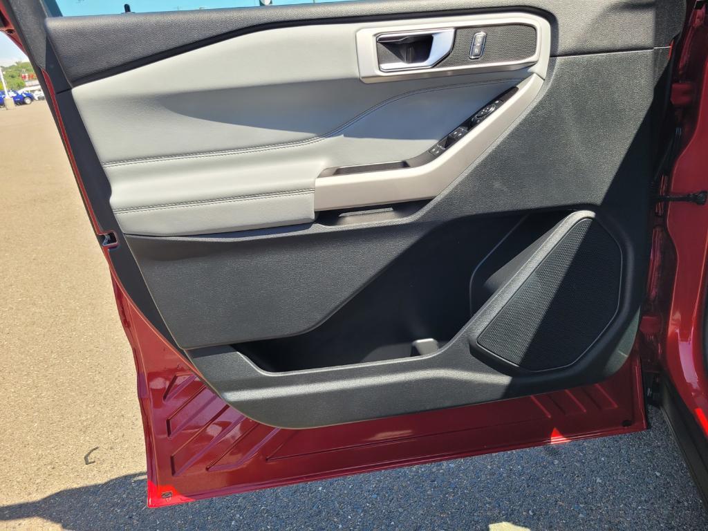 used 2022 Ford Explorer car, priced at $33,128