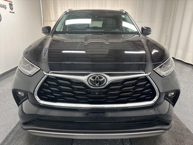 used 2021 Toyota Highlander car, priced at $36,200