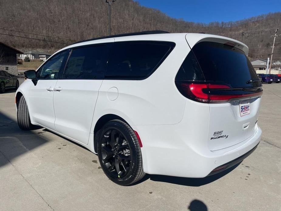 new 2024 Chrysler Pacifica car, priced at $46,204