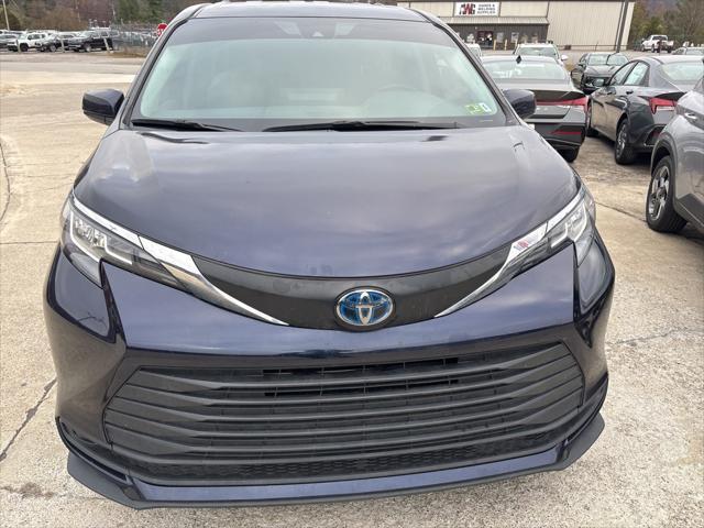 used 2022 Toyota Sienna car, priced at $40,100