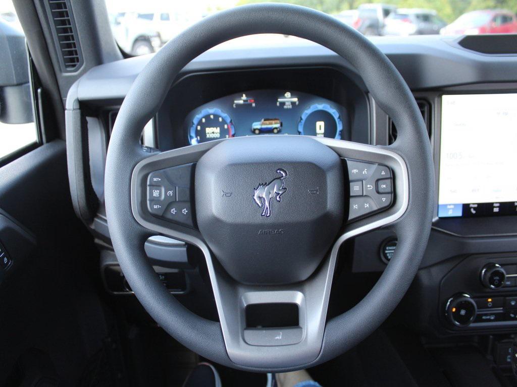 new 2025 Ford Bronco car, priced at $40,174