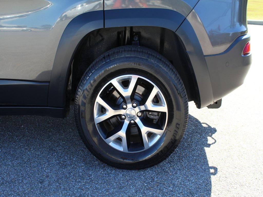 used 2014 Jeep Cherokee car, priced at $9,700