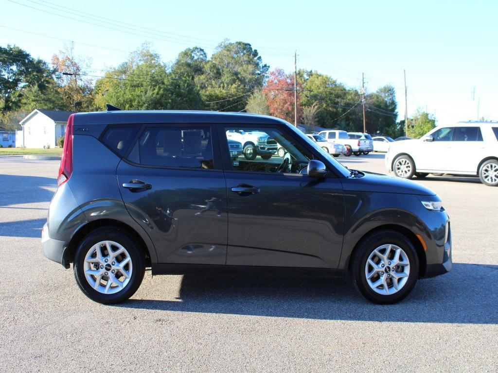 used 2022 Kia Soul car, priced at $15,487