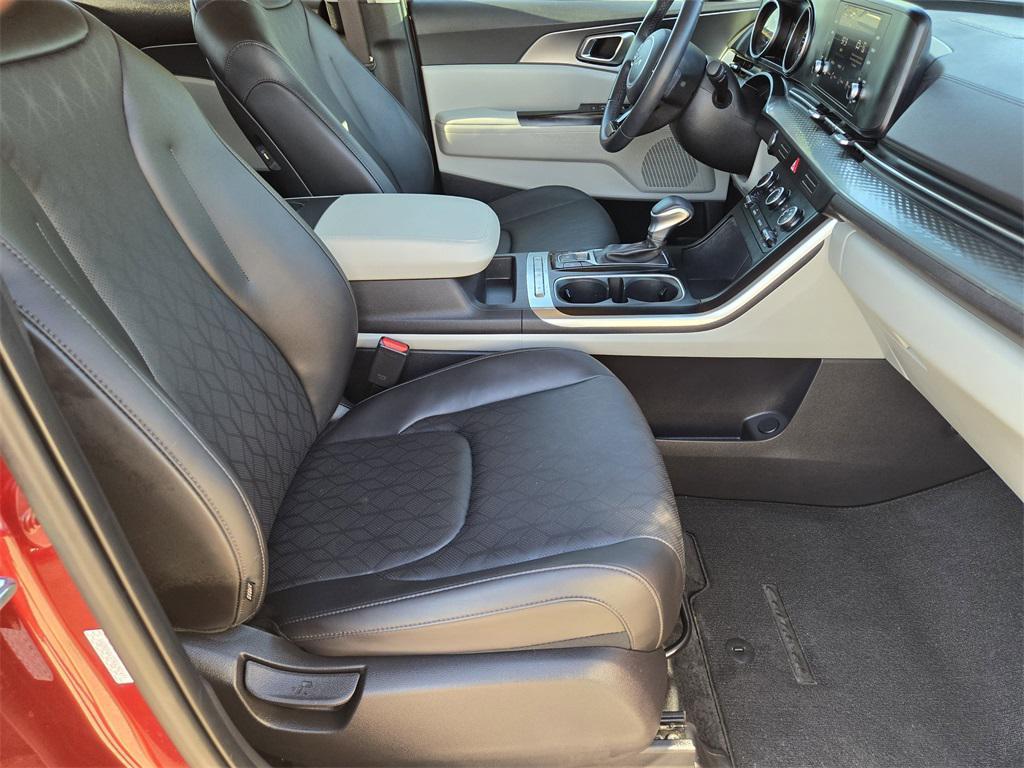 used 2024 Kia Carnival car, priced at $32,905