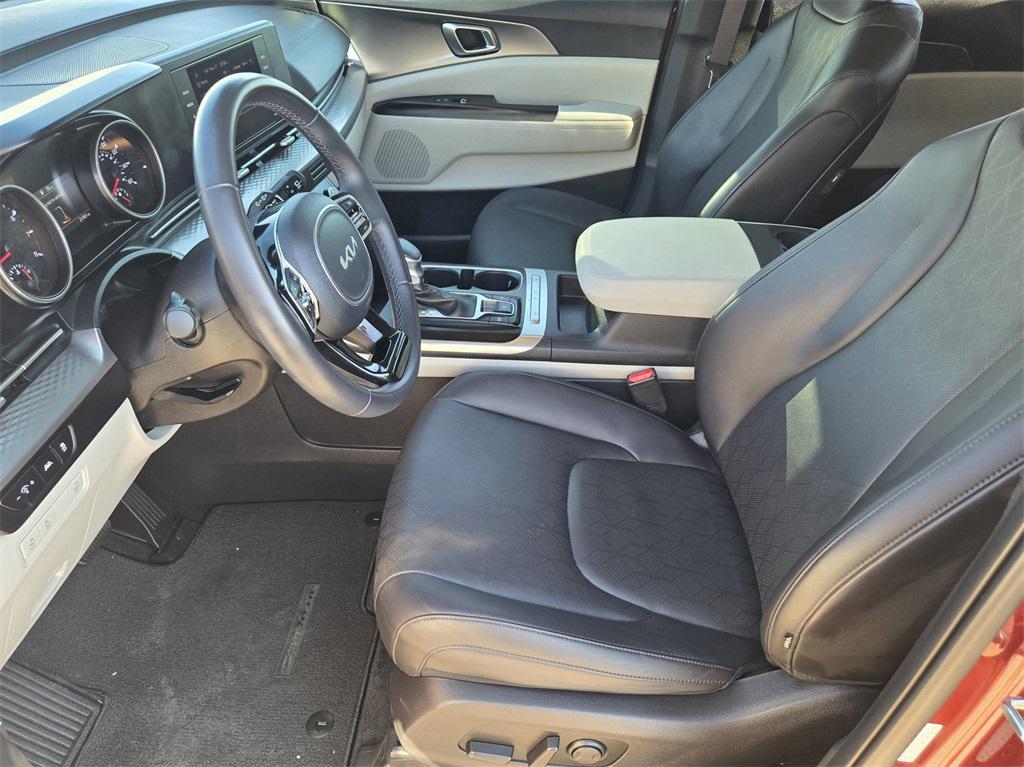 used 2024 Kia Carnival car, priced at $32,905