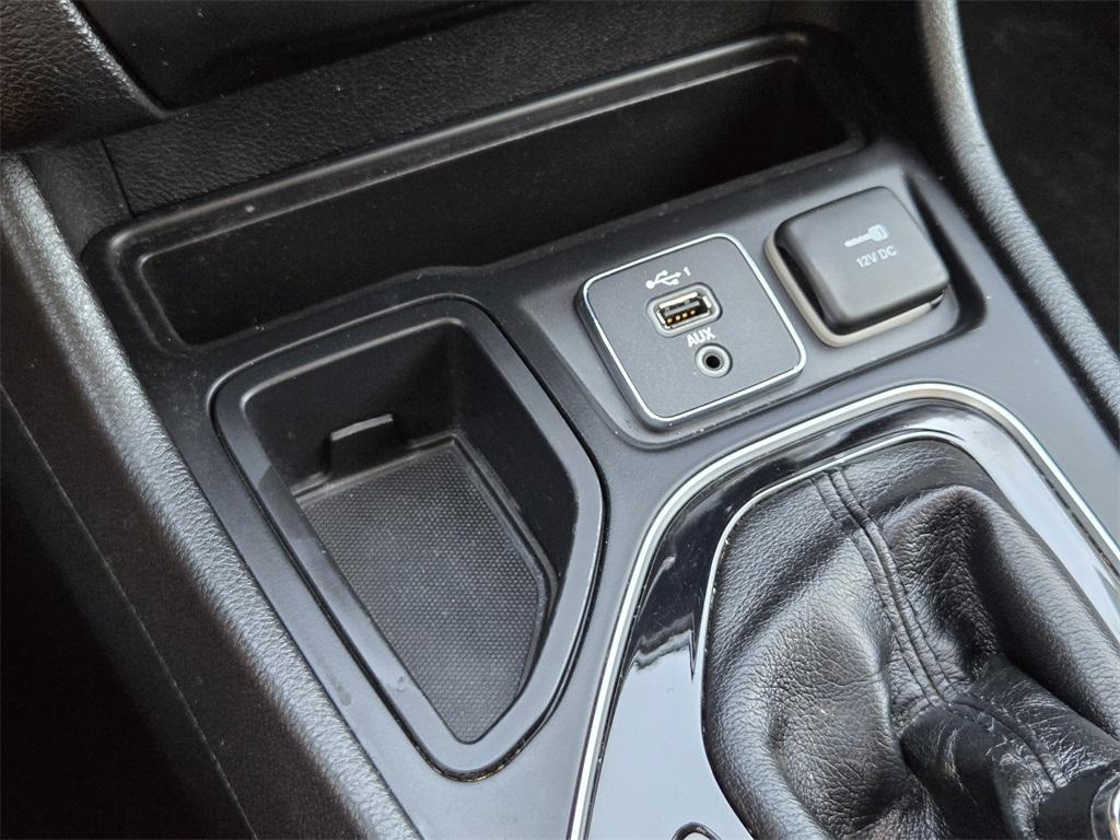 used 2019 Jeep Cherokee car, priced at $15,545