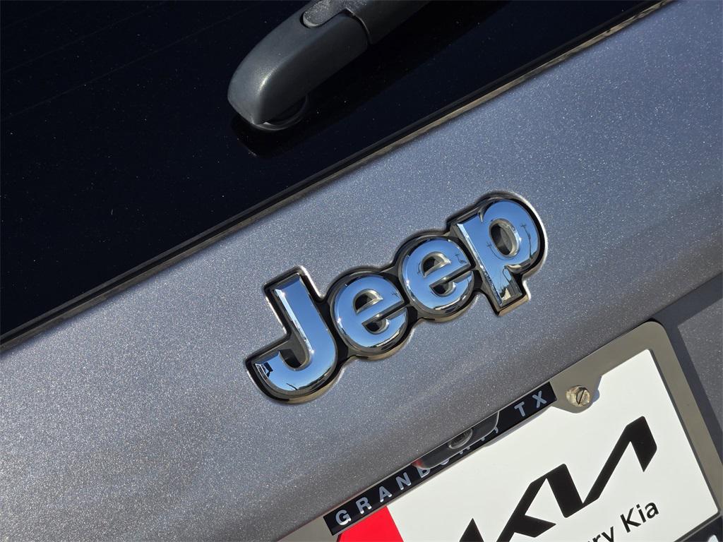used 2019 Jeep Cherokee car, priced at $15,545