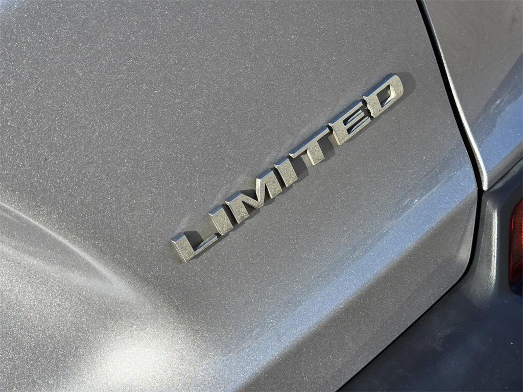 used 2019 Jeep Cherokee car, priced at $15,545
