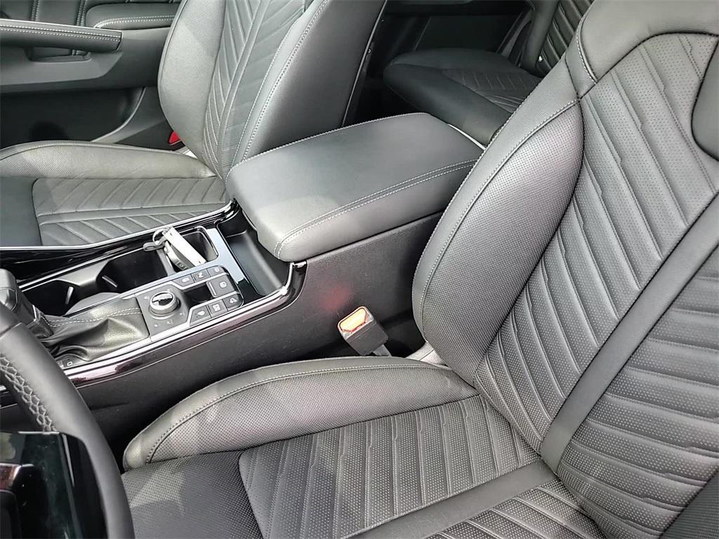 used 2024 Kia Sorento car, priced at $35,588