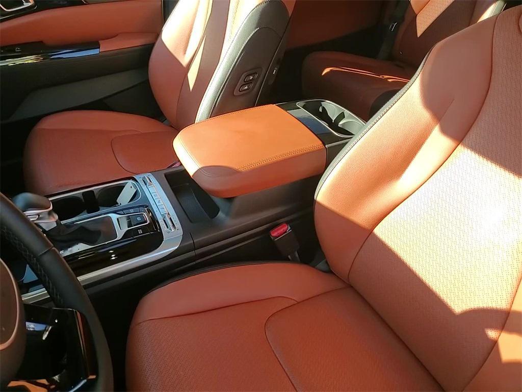 used 2023 Kia Carnival car, priced at $36,988
