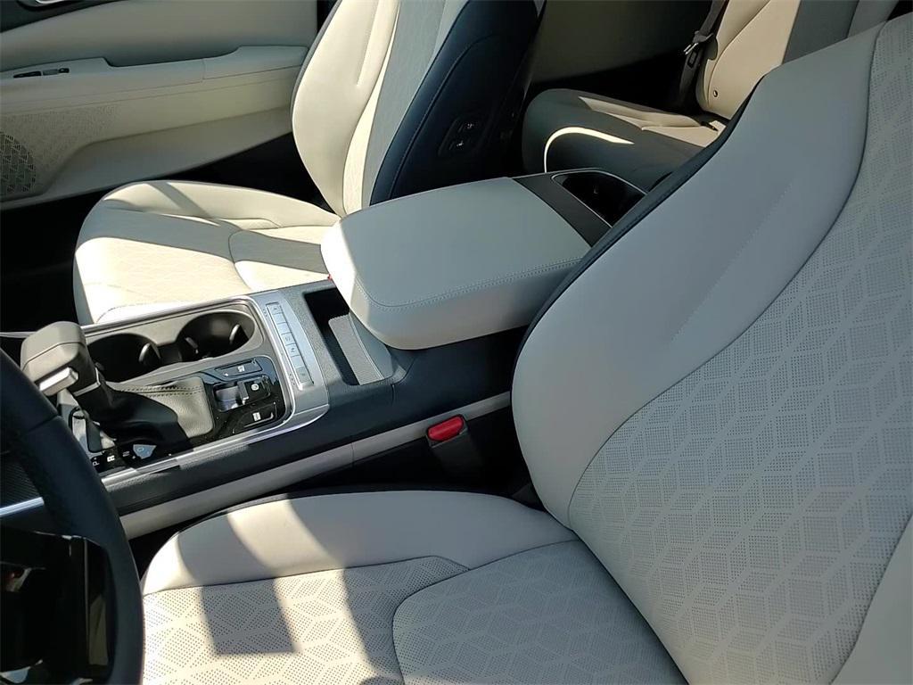 new 2025 Kia Carnival car, priced at $41,064