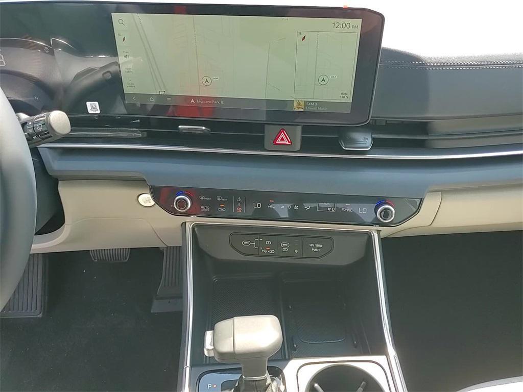 new 2025 Kia Carnival car, priced at $41,064