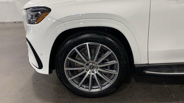 new 2025 Mercedes-Benz GLS 580 car, priced at $117,645