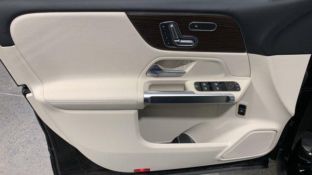 new 2025 Mercedes-Benz GLB 250 car, priced at $49,580