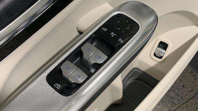 new 2025 Mercedes-Benz GLC 300 car, priced at $56,555