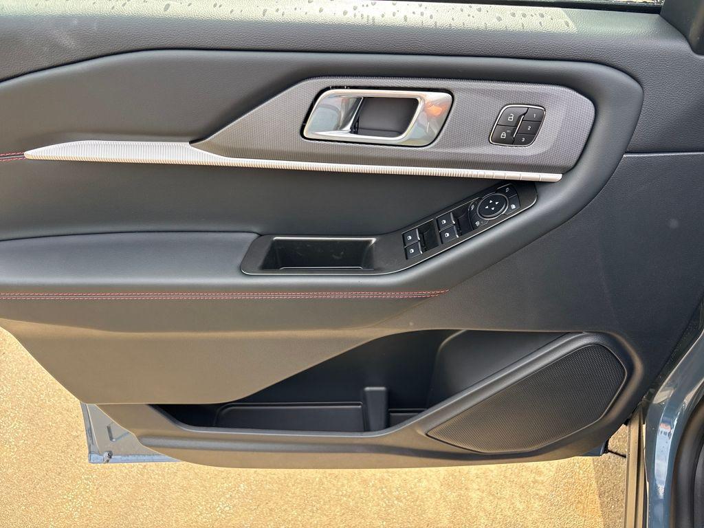 new 2025 Ford Explorer car, priced at $53,972