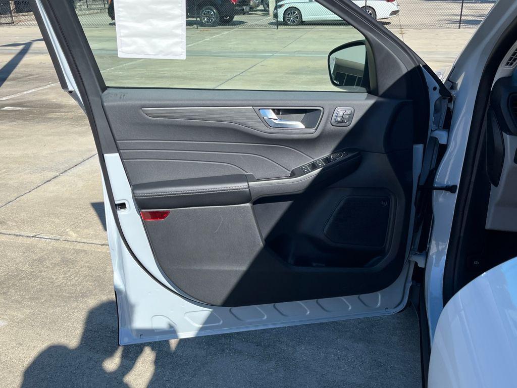 new 2025 Ford Escape PHEV car, priced at $34,032