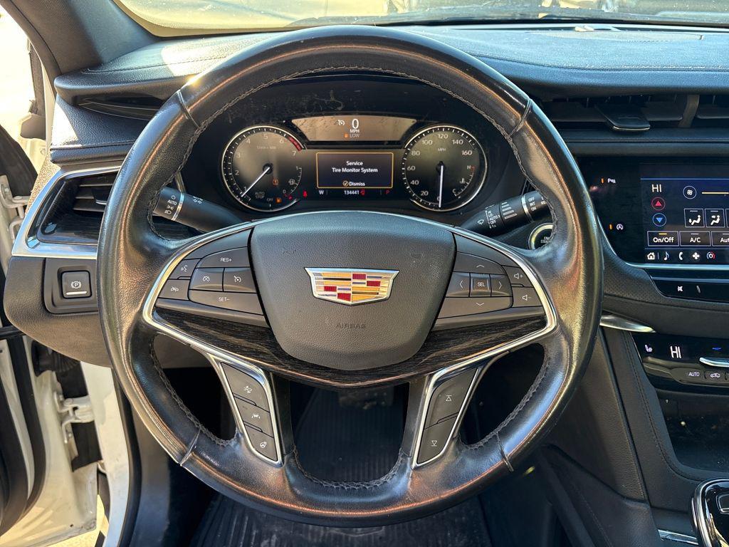 used 2021 Cadillac XT5 car, priced at $19,001