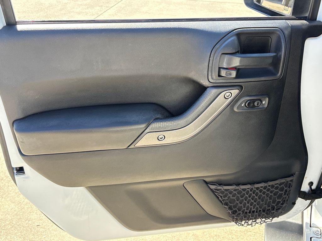 used 2015 Jeep Wrangler Unlimited car, priced at $13,400