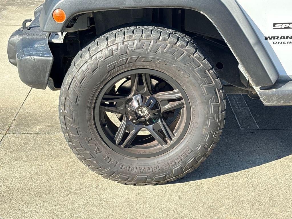 used 2015 Jeep Wrangler Unlimited car, priced at $13,400