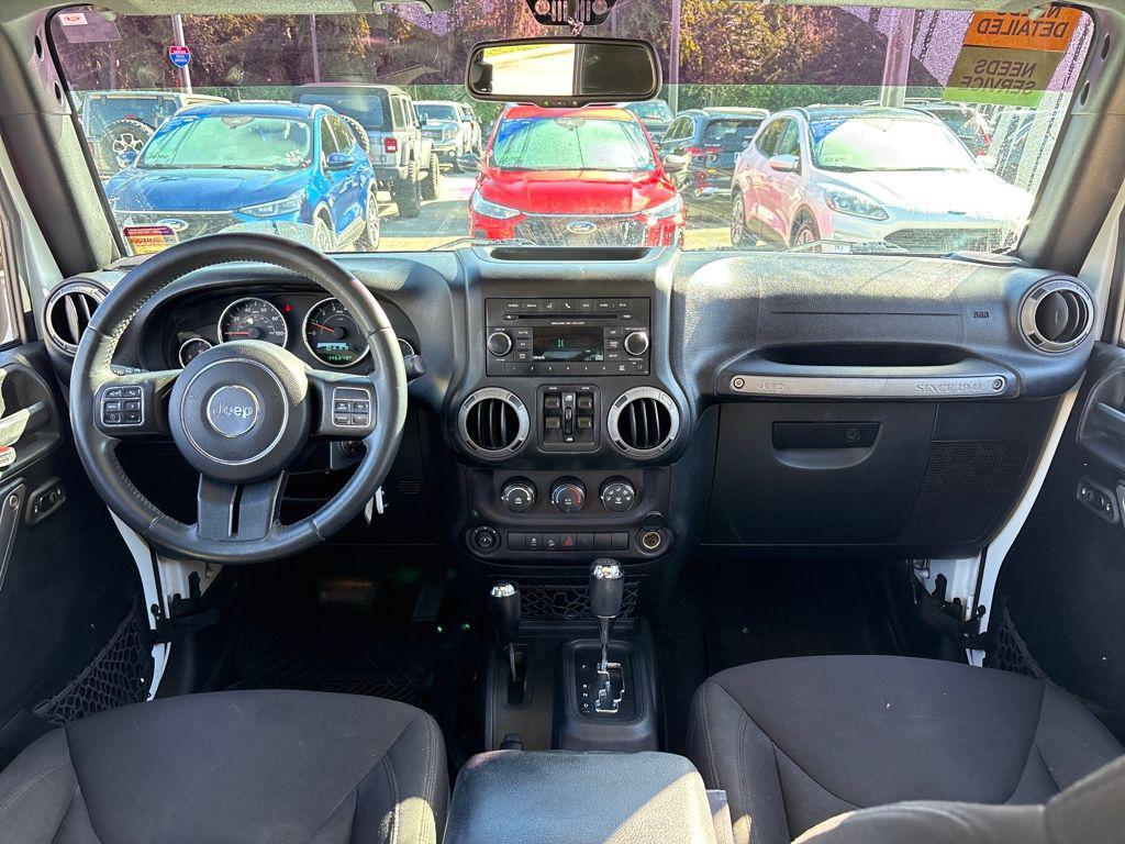 used 2015 Jeep Wrangler Unlimited car, priced at $13,400