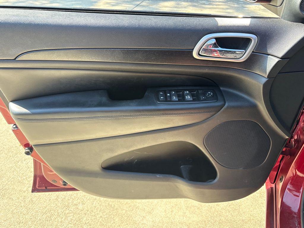 used 2015 Jeep Grand Cherokee car, priced at $16,000