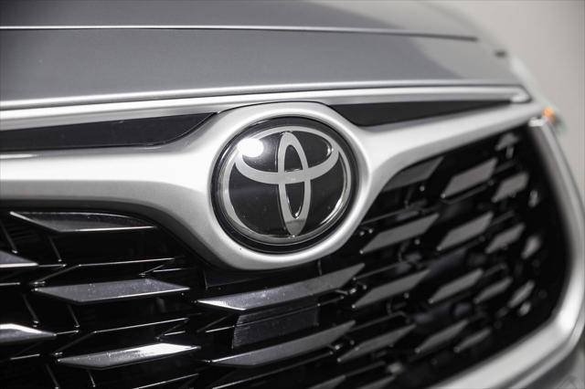 used 2020 Toyota Highlander car, priced at $27,498