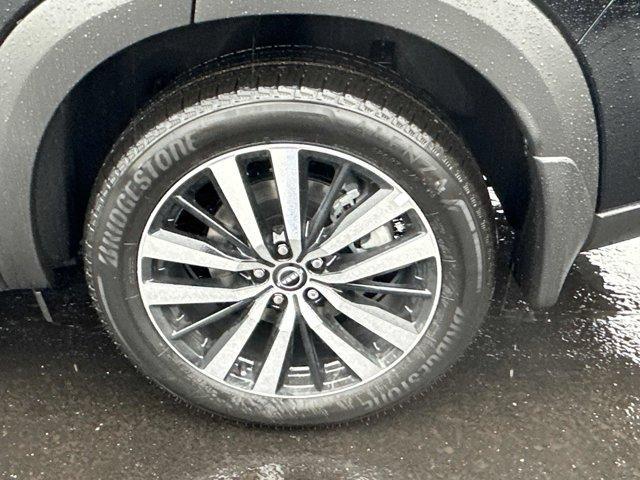 new 2025 Nissan Pathfinder car, priced at $48,680