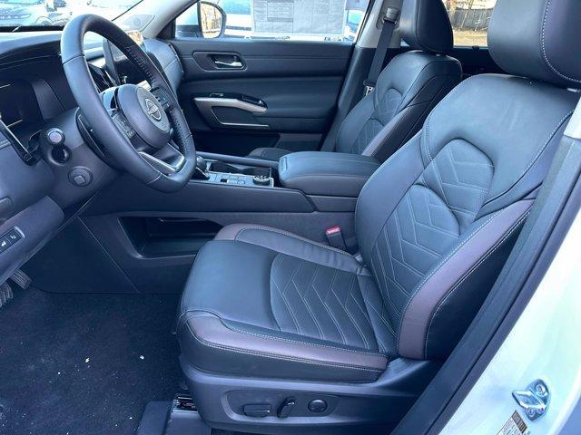 new 2025 Nissan Pathfinder car, priced at $44,215